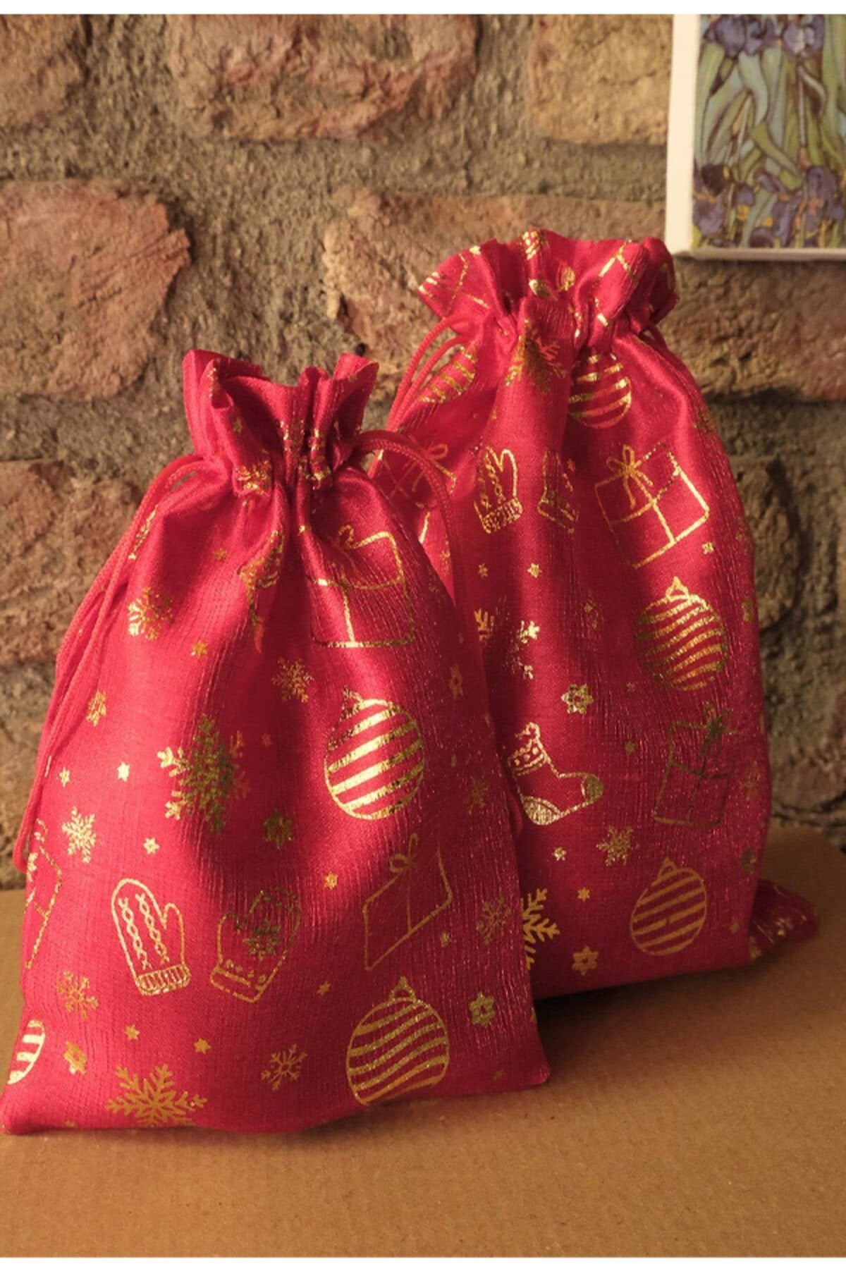 Büyük Boy Kırmızı Altın Varaklı Kumaş Hediye Kesesi - 12 ADET - 13x18 cm – Yılbaşı Hediye Torbası
