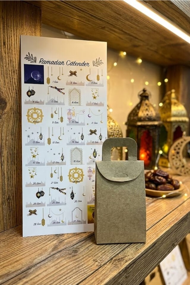 Ramazan Advent Seti – 30 Günlük Ramazan Takvimi Sticker & Kraft Tutmalı Kutu Seti