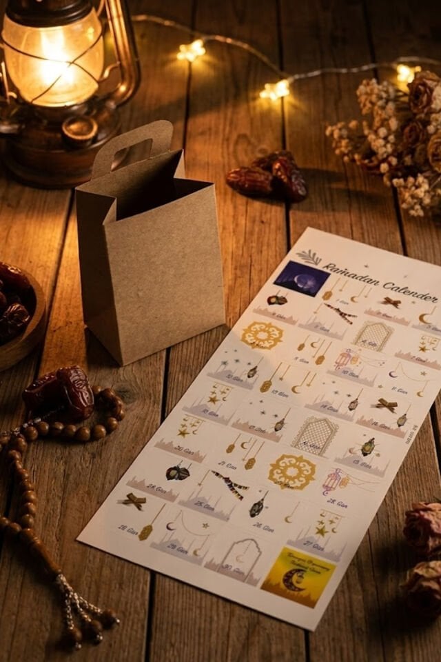 Ramazan Advent Seti – 30 Günlük Ramazan Takvimi Sticker & Kraft Tutmalı Kutu Seti