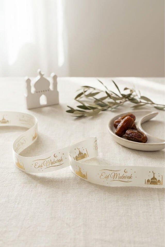 Altın Varaklı ''Eid Mubarak'' Yazılı Saten Kurdele - 2.5cm x 5m - Yaldızlı Ramazan Süsleme Kurdelesi