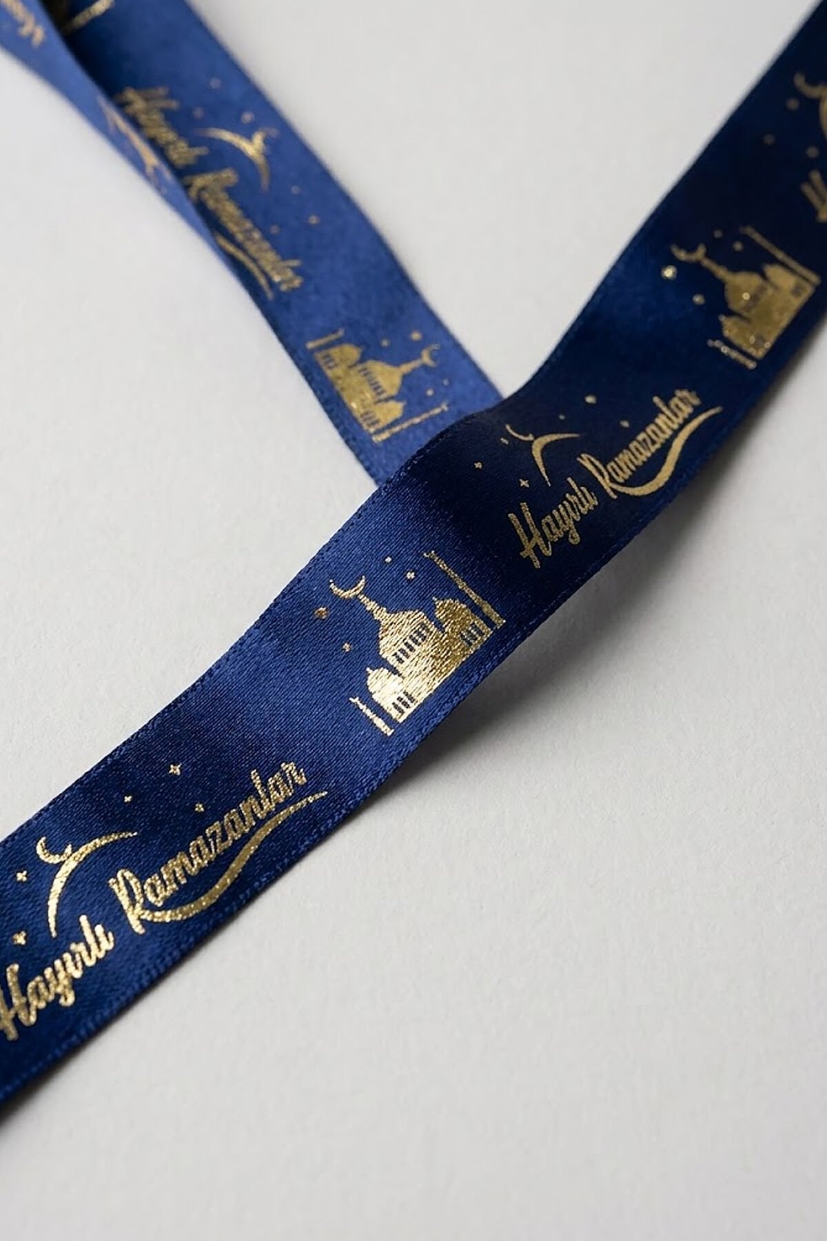 Hayırlı Ramazanlar Altın Baskılı Lacivert Kurdele 5 Metre – Altın Yaldızlı Ramazan Süsleme Kurdelesi