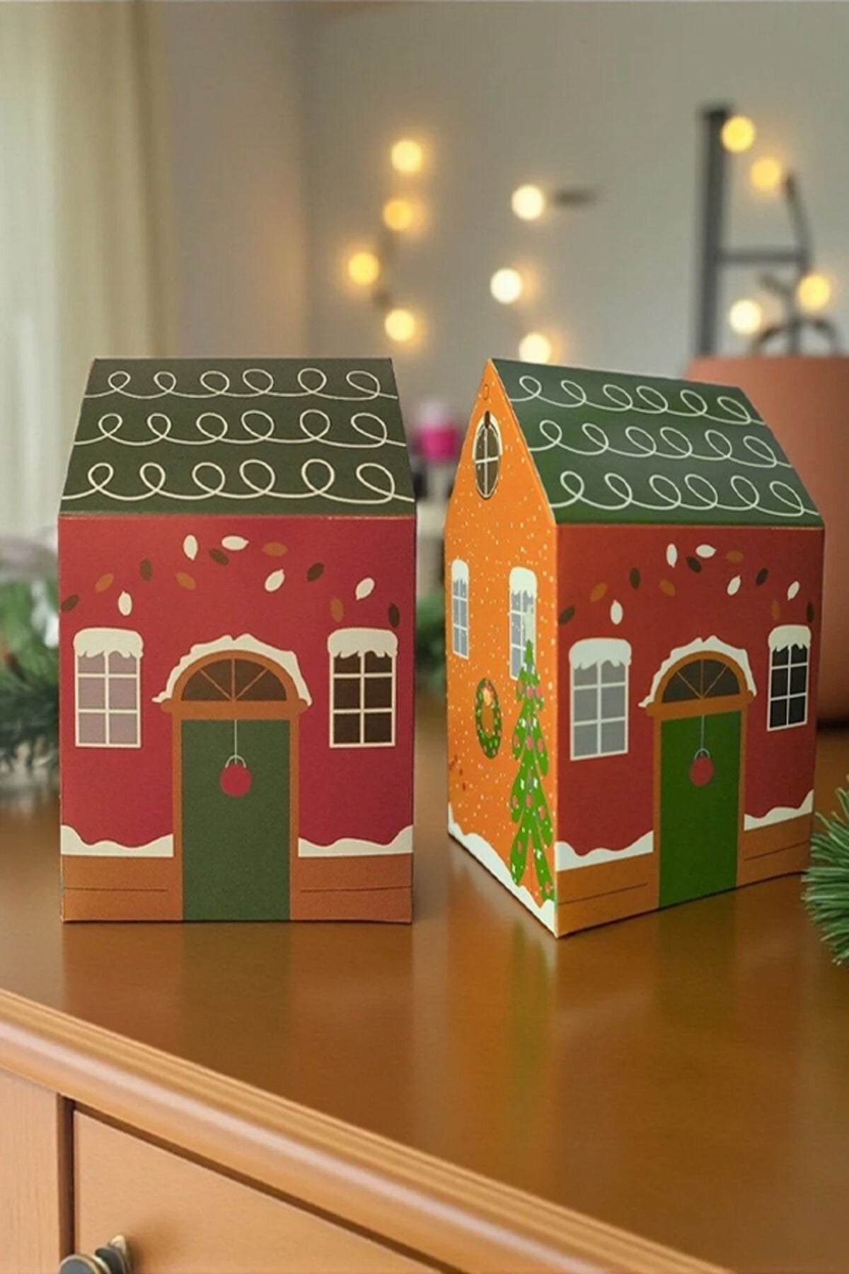 Yılbaşı Ev Kutu Çizgi Desen Çatı 12 Adet - 8.5x9.5x14 cm – Hediye Kutusu Karton Noel Evi Tasarım