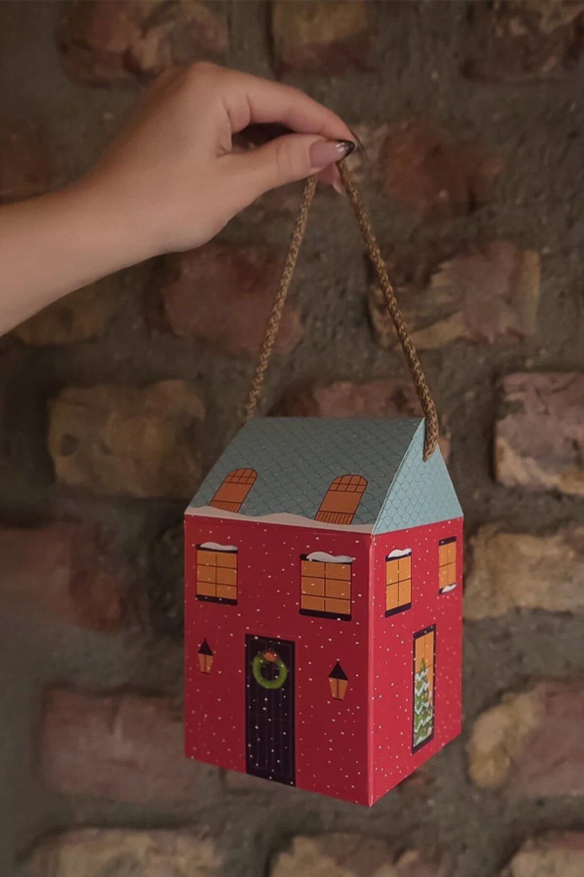 Yılbaşı Ev Kutu Tuğla Desen Çatı 1 Adet - 8.5x9.5x14 cm – Hediye Kutusu Karton Noel Evi Tasarım