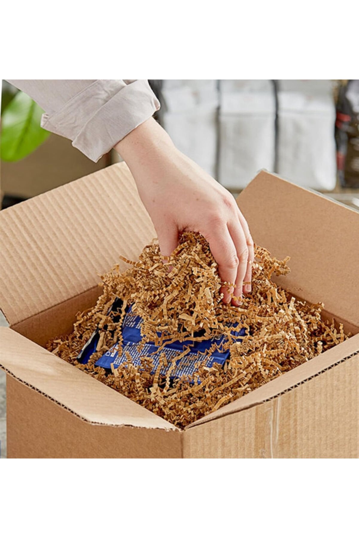 Zigzag Kırpık Kağıt 1000gr. Kraft 1ad. Kutu İçi Dolgu Malzemesi Pelur Kırpıntı Süs Dolgu Malzemesi
